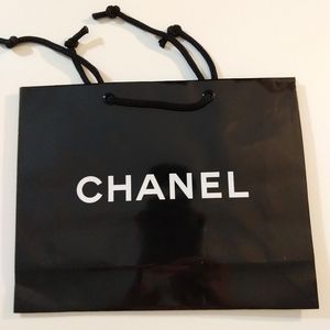 New CHANEL paper shopping bag, never unfol…